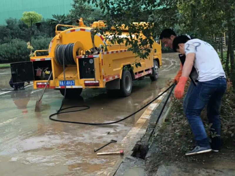 贵阳专业清理化粪池、高空作业打捞