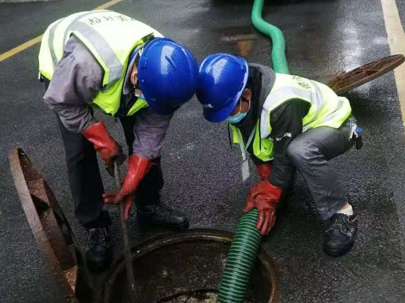 贵阳管道疏通、化粪池清理、专车吸粪、高压车疏通管道