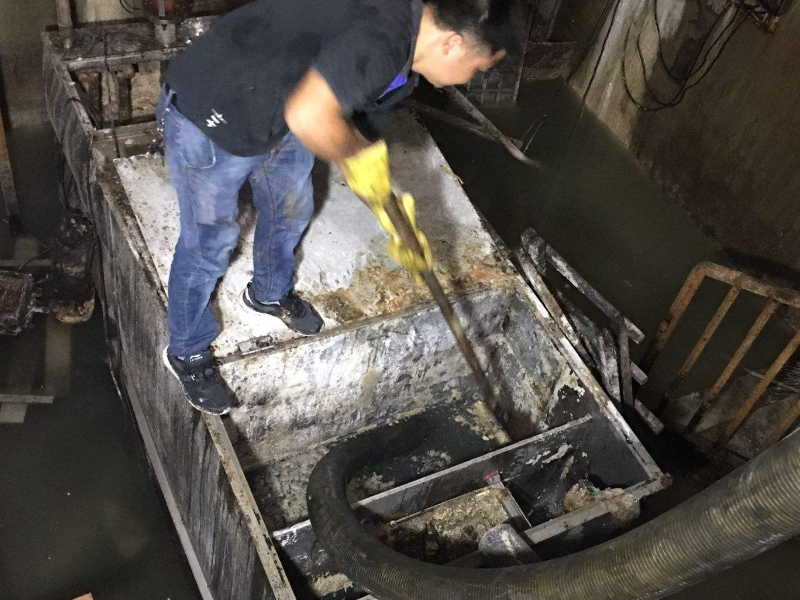贵阳低价管道疏通专车吸粪