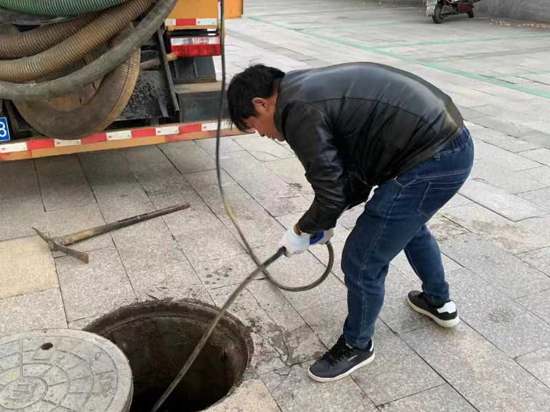 贵阳化粪池清理_污水井清掏_清污_地下室排污_抽粪